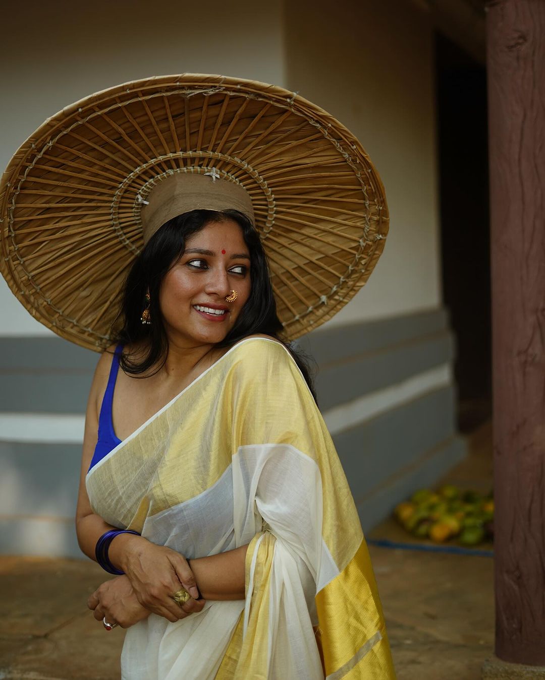 MALAYALAM ACTRESS ANUMOL STILLS IN WHITE SAREE